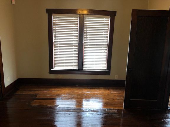 4th image of 403 NW Arlington Ave