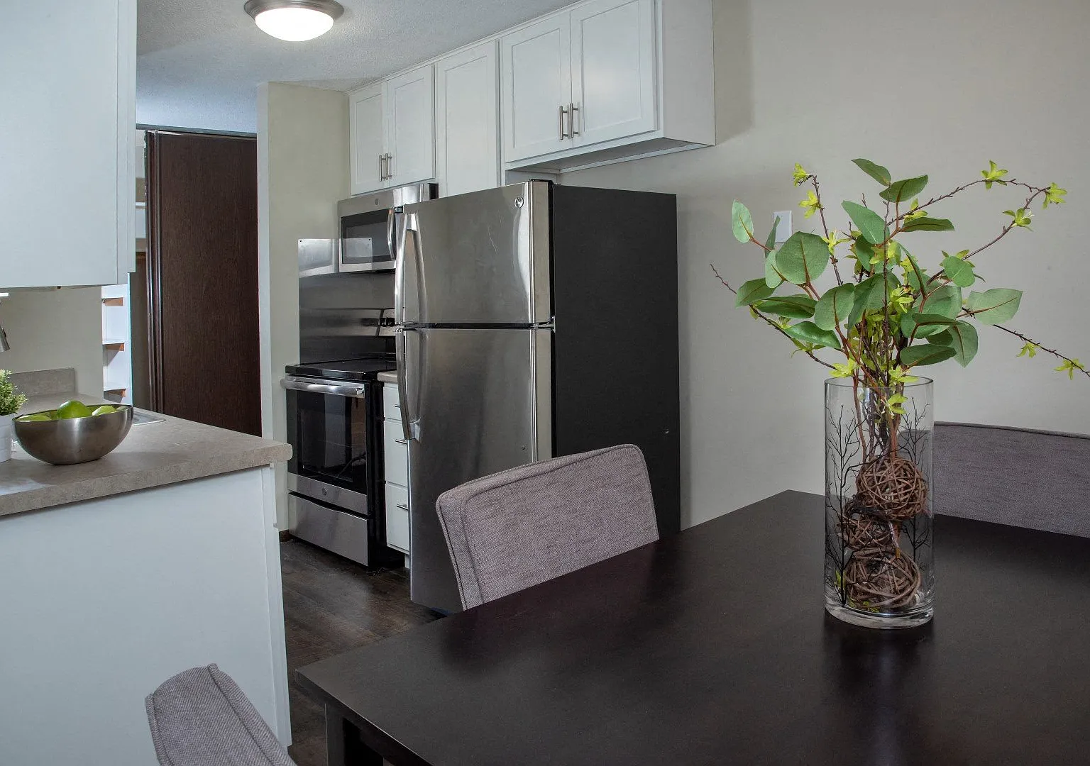 600 10th Ave Apartments — Photo 2