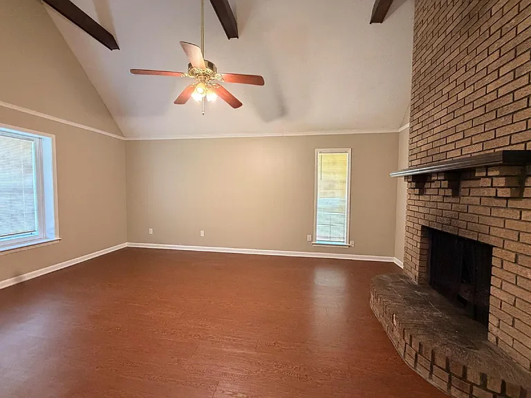 4311 Springwind Rd — Photo 5