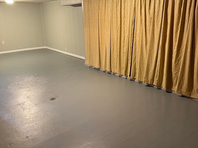 24425 Florence St — Photo 16