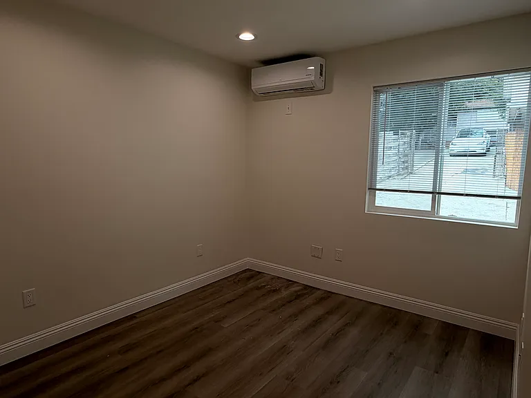 4326 Stillwell Ave — Photo 3