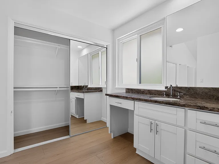 En suite leads to bathroom.