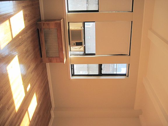 3rd image of 61 W 74th St APT 6D