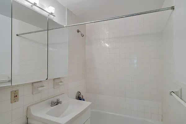 Rented by Bryan L Rozencwaig, LREB | media 30