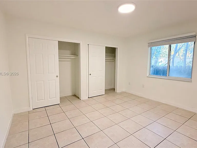2540 NE 181st St #2542 — Photo 3