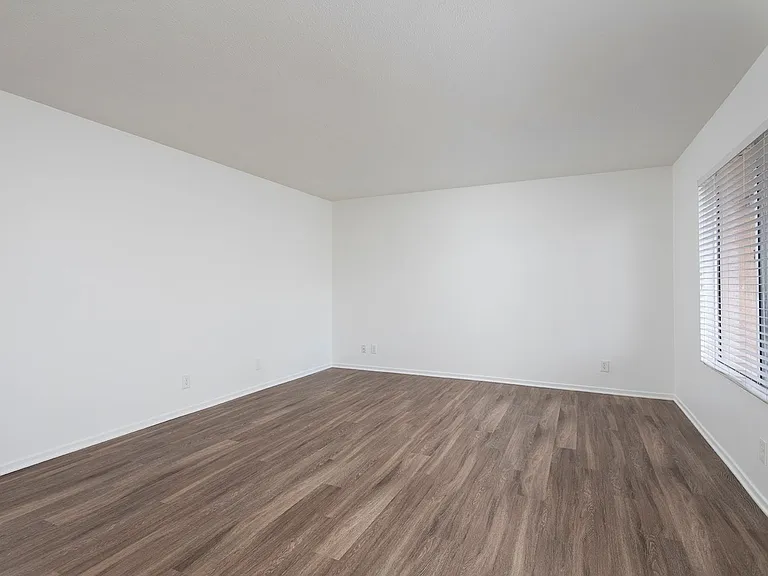 Cary Manor Apartments — Photo 3