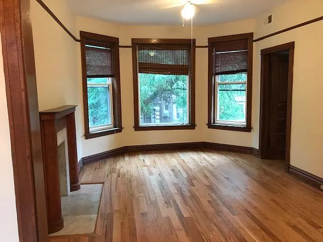 Building Photo - 1322 W Eddy St #3