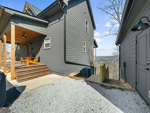 4th image of 921 Aurora Ln