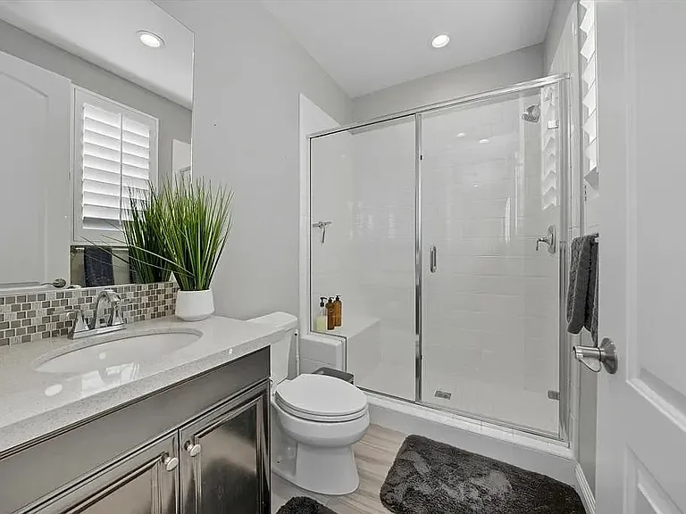 Suite 2 Bathroom