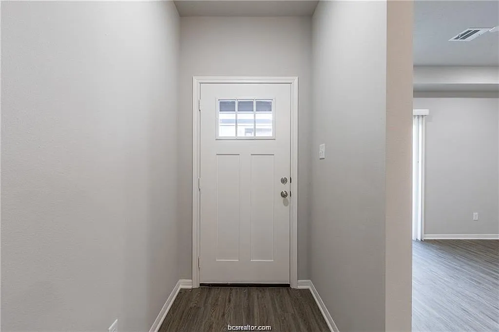 3 bed, 1258 sqft, $1,750 — Photo 2
