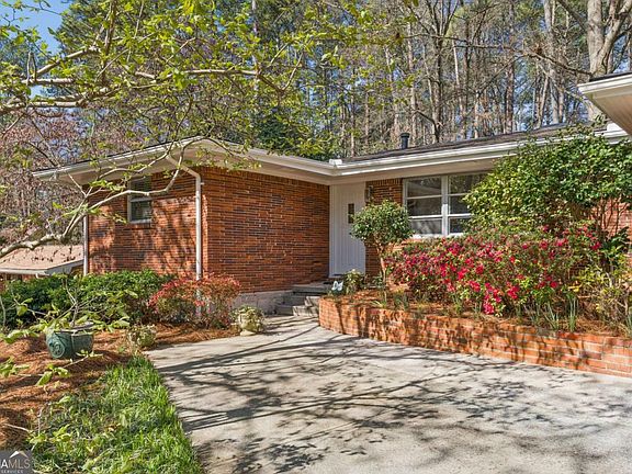 2nd image of 2478 Woodacres Rd NE