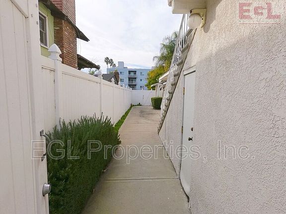 3rd image of 4312 Laurel Canyon Blvd