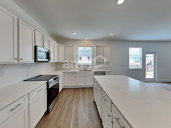 3rd image of 347 Hickory Pointe Loop