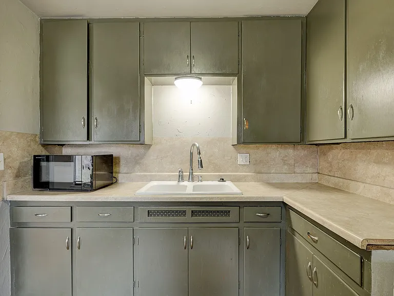 2849 Cambridge Ct — Photo 8