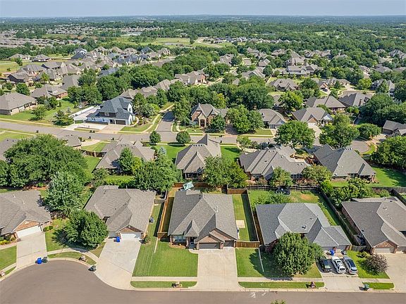 4th image of 1806 Barrington Dr