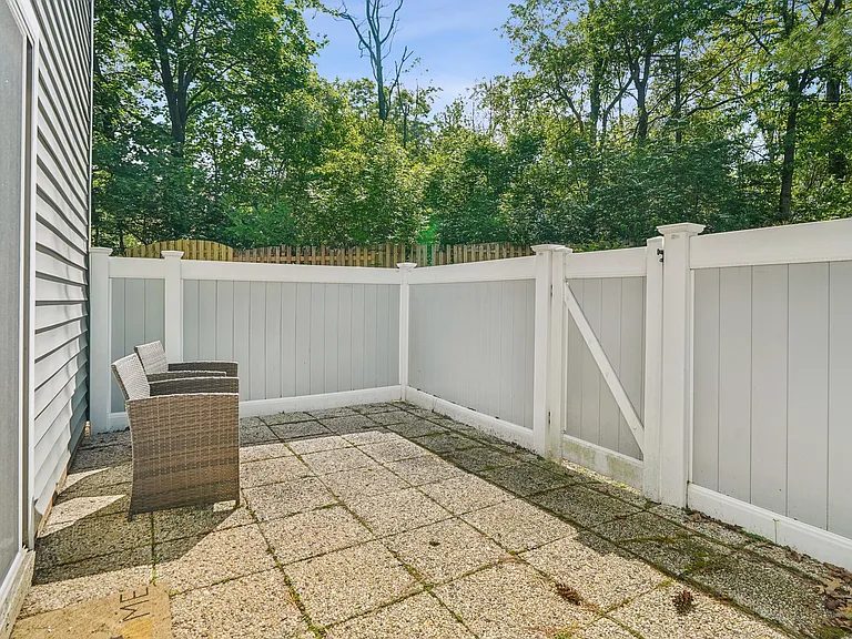 165 Essex Ave #110 — Photo 7