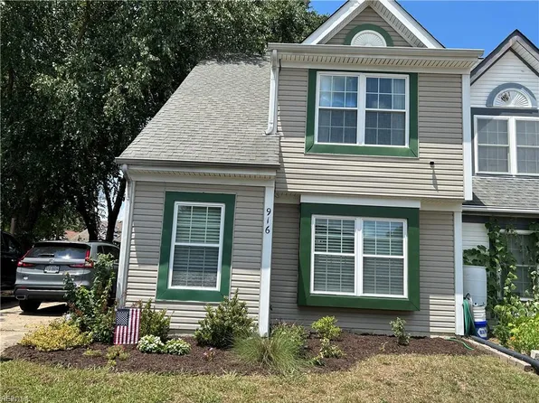 916 Pocahontas Ct, Smithfield, VA 23430