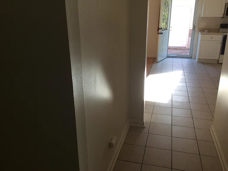 128 Wellington St — Photo 3