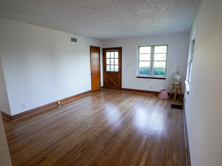 43 Hilltop Rd — Photo 4