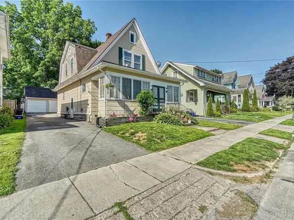 110 W Spruce St, East Rochester, NY 14445