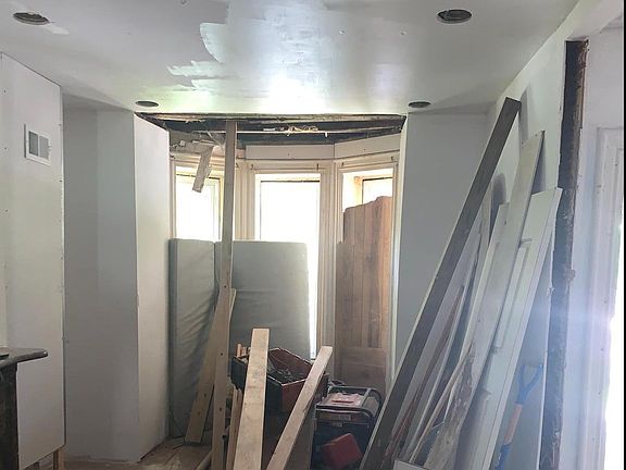 4th image of 5615 Baynton St