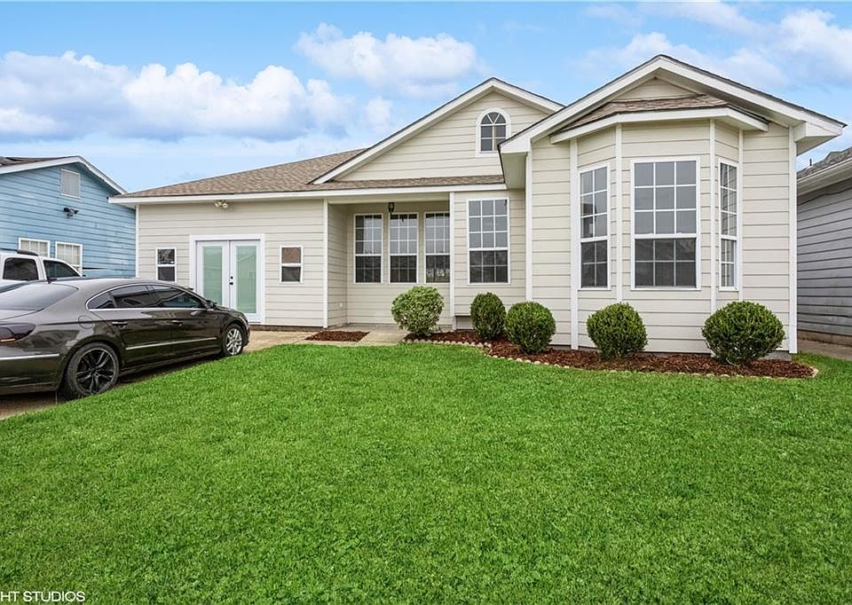 1st image of 13030 Maple Wood Dr