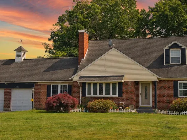 1345 W Macada Rd, Bethlehem, PA 18017