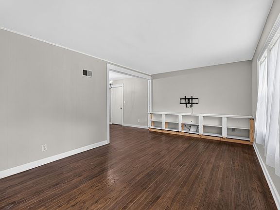 3rd image of 5030 Canterbury St