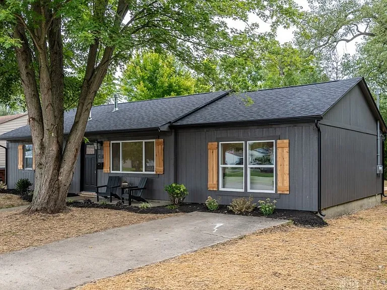 457 Marchmont Dr — Photo 17