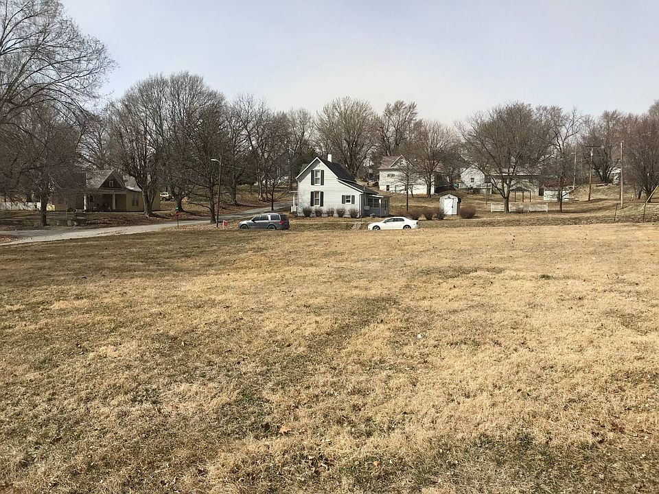 1st image of 412 Mill St