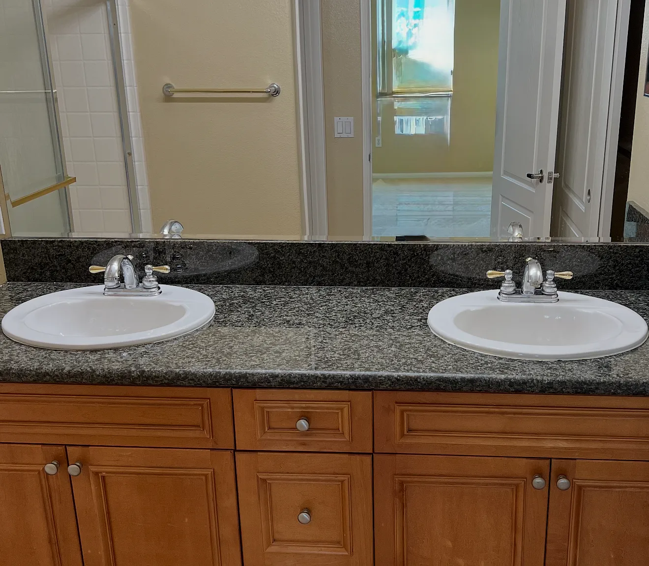 2 bed, 956 sqft, $3,200 — Photo 3