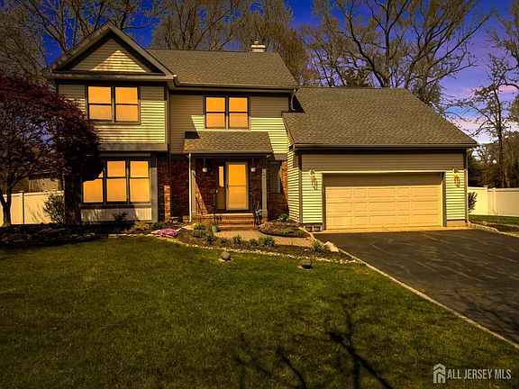 3rd image of 27 Oakland Rd