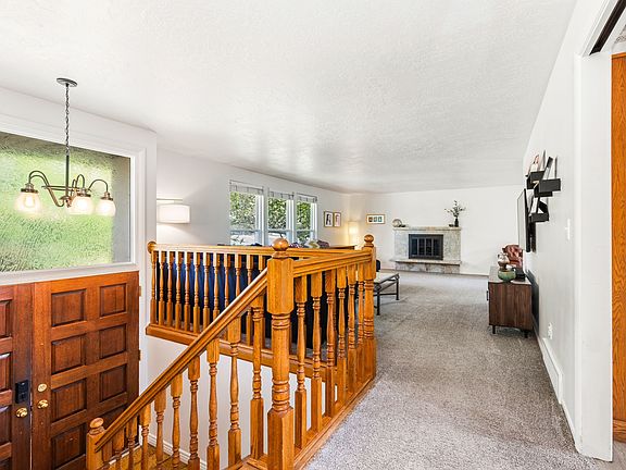 5th image of 187 W Bayview Dr N