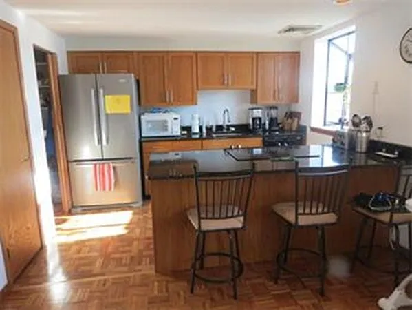 Building Photo - 26 Parkman St #5