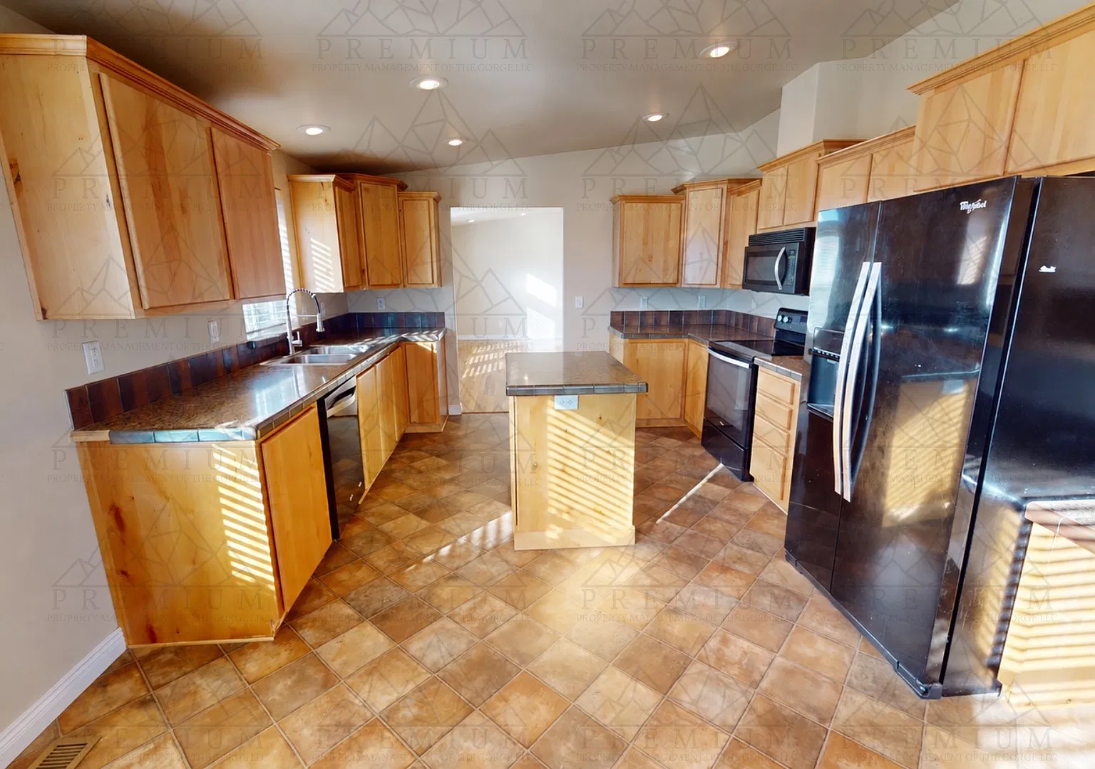 3 Bedroom 2 Bathroom - Hood River — Photo 4