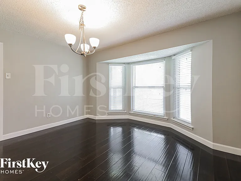 1309 Monterrey Dr — Photo 7