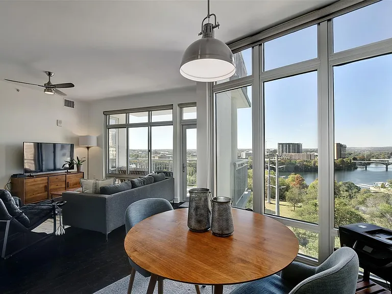 603 Davis St #1011 — Photo 1