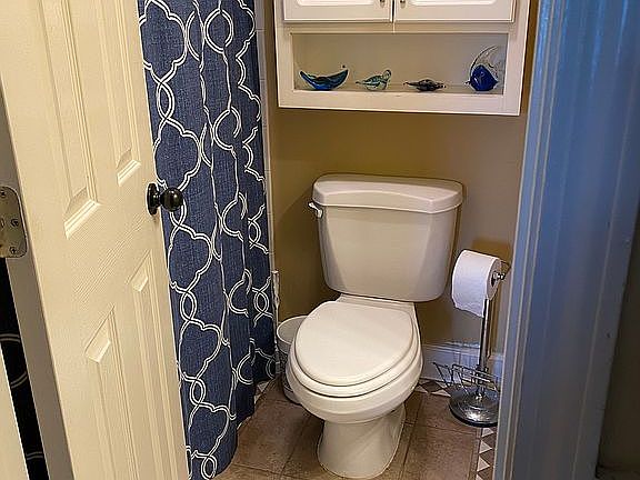 Hall bath - main floor