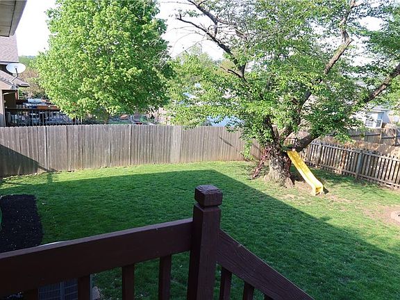 3rd image of 1621 NE Whitestone Dr