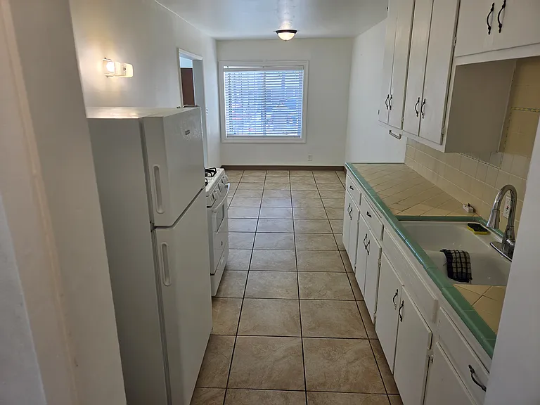 114 S Kellogg St #D — Photo 4