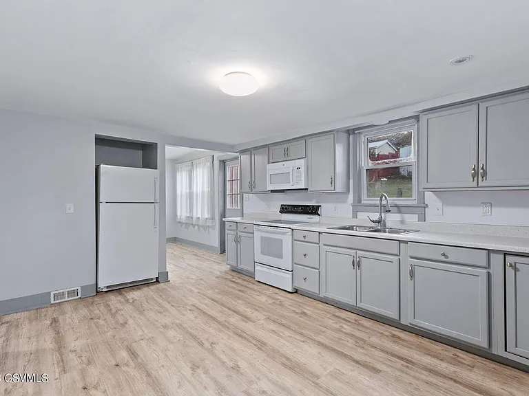 222 N 2nd St — Photo 9
