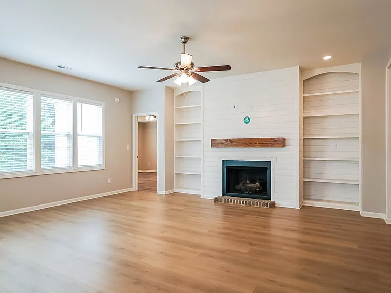 194 W Lumber Ct — Photo 3