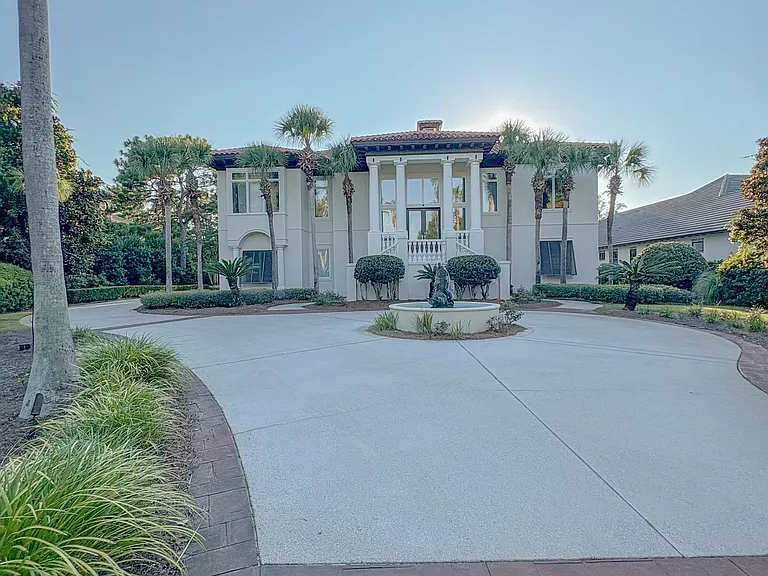 2940 Pine Valley Dr — Photo 1