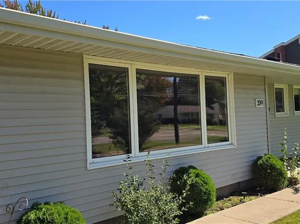 209 Dickson Blvd, Moncton, NB E1E 2R2