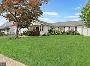 9 Bradford Ln, Willingboro, NJ 08046