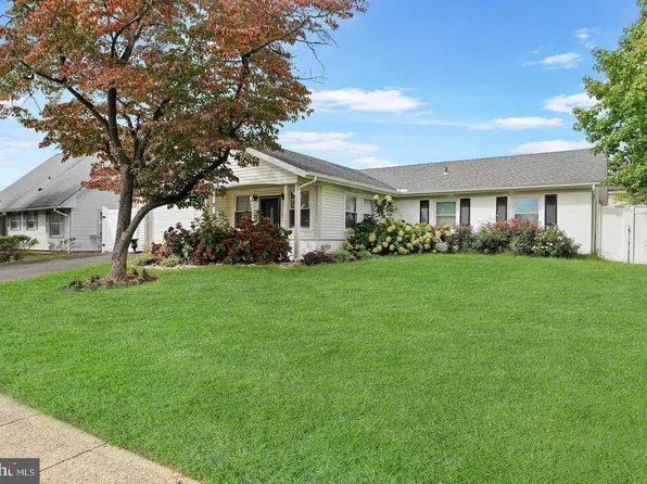 9 Bradford Ln, Willingboro, NJ 08046