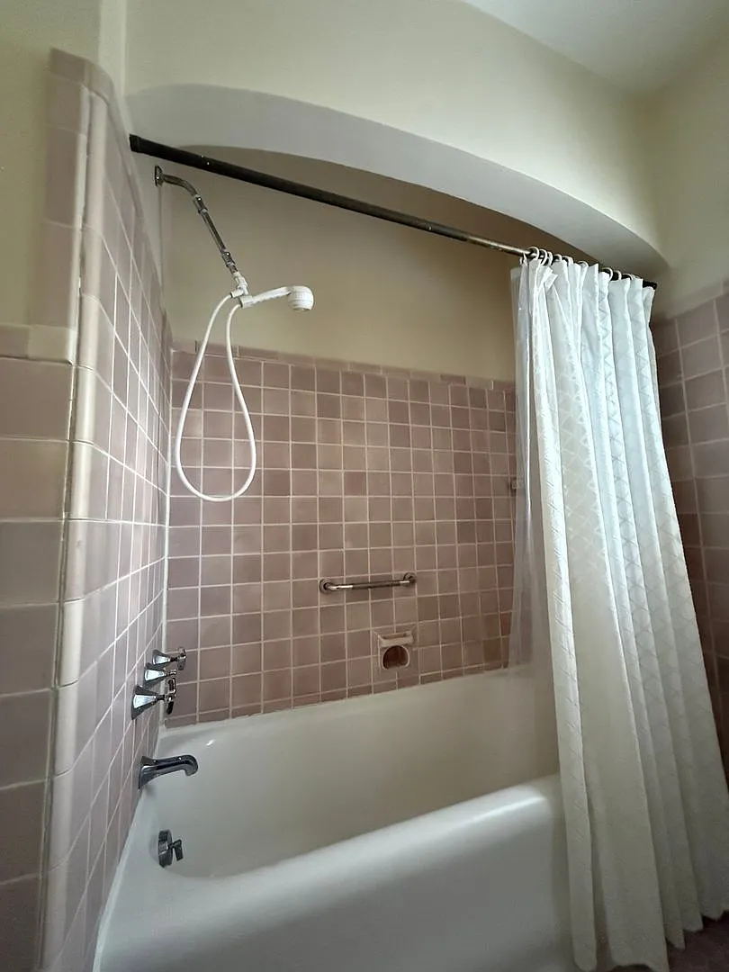 Charming 4BR House in Grosse Pointe — Photo 3