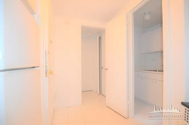 Rented by Manhattan Realty Group | media 19