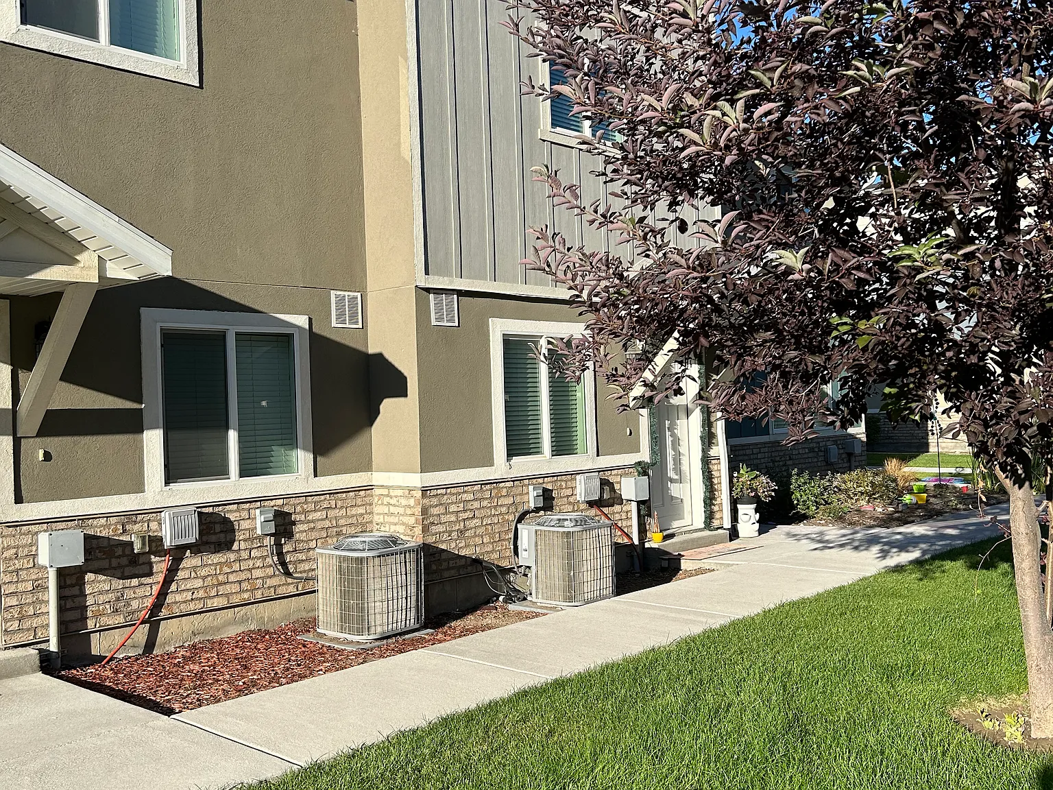 3 bed, 1700 sqft, $1,700 — Photo 2
