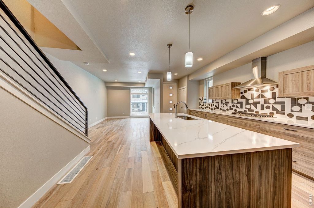 834 Cherokee Dr